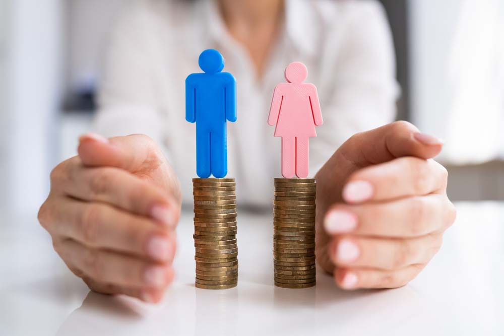 Gender pay gap falls to a new low of 21.7 per cent