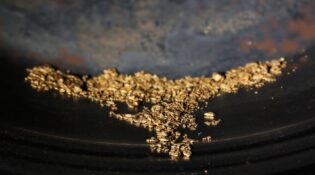 New report highlights threats from illicit gold trade in artisanal mining
